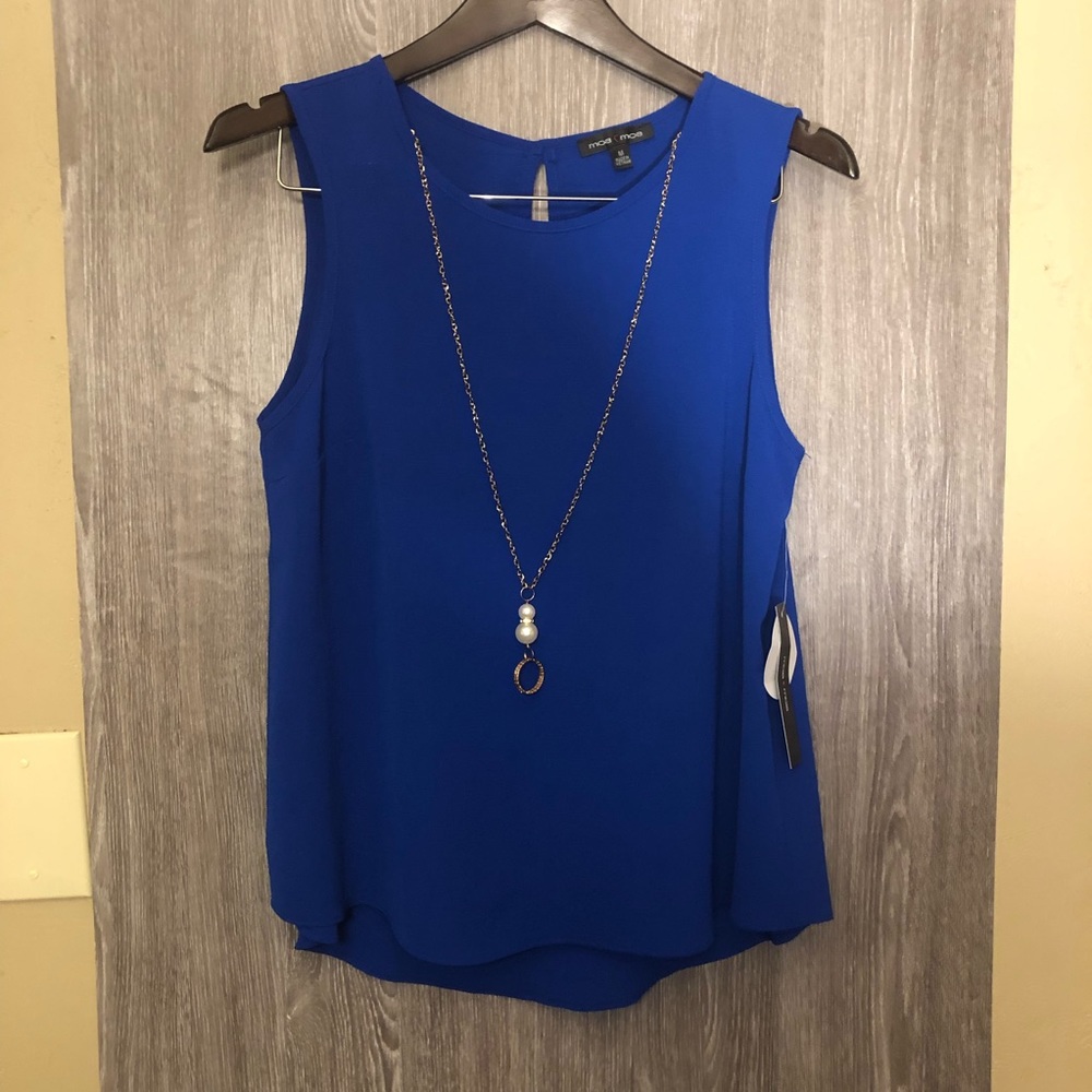 Blue blouse with necklace
